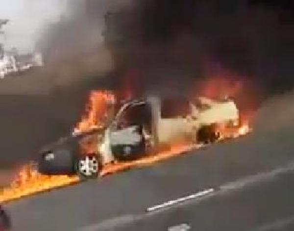 من أمام موروكو مول بالدار البيضاء ...النيران تشتعل في مجموعة من السيارات