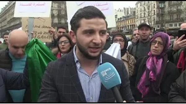حشود من الجزائريين في ساحة الجمهورية بباريس ضد عهدة خامسة لبوتفليقة