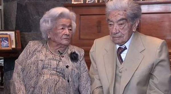 الموت يفرق بين أكبر زوجين في العالم