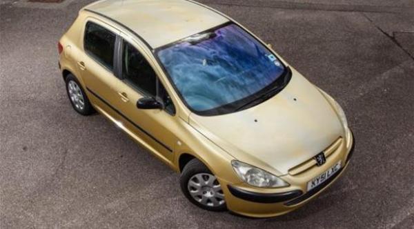 ترفض تنظيف سيارتها.. فتتعرض لهذا الموقف المحرج