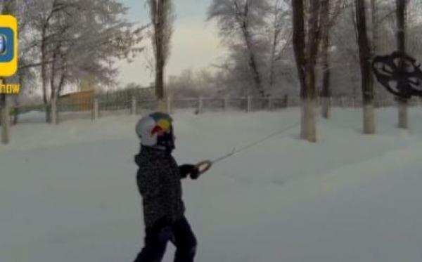 طفل روسي يبتكر طريقة جديدة للتزلج على الجليد