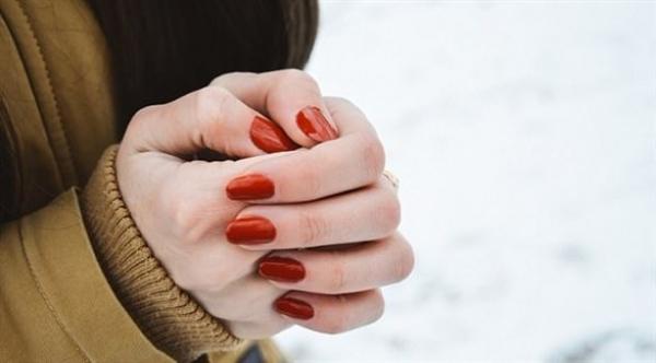 تدفئة اليدين والقدمن في الشتاء