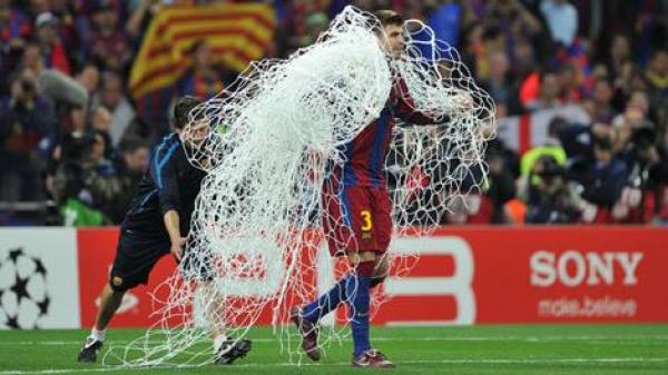 شباك نهائي برلين ، هدية بيكي لصديقه في حفل زفافه