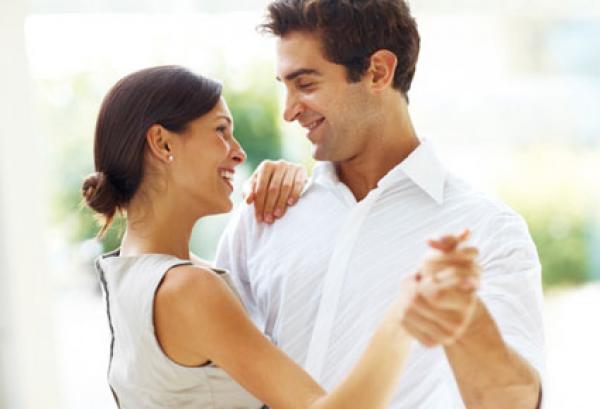 علامات تدل على إعجاب المرأة برجل