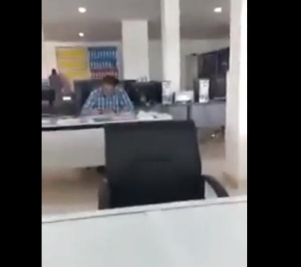 صادم : موظف ببلدية إنزكان يهاجم مواطنا احتج على تماطله في القيام بواجبه (الفيديو)