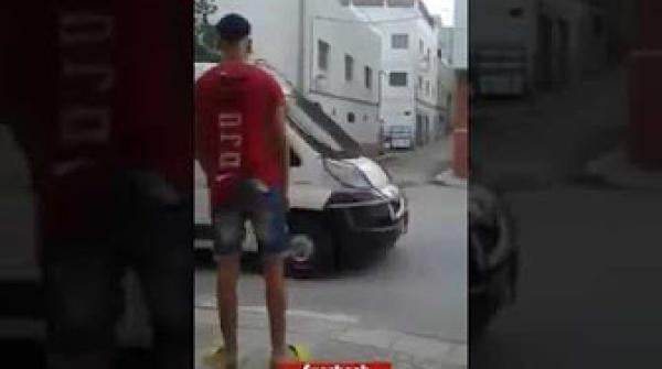 شباب من الحسيمة يباركون للقوات الامنية عيد الفطر