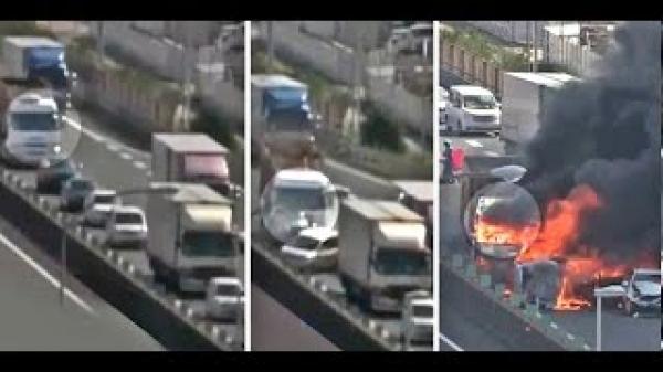 فيديو صادم لشاحنة تدهس 4 سيارات في حادث سير مروع