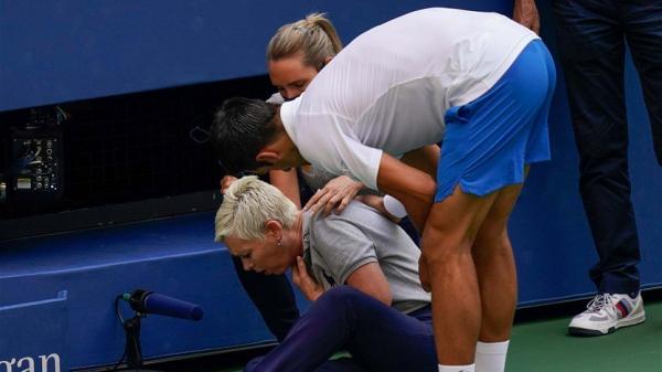 إقصاء النجم دجوكوفيتش من بطولة أميركا للتنس بعد ضربه مراقبة الخط بالكرة (فيديو)