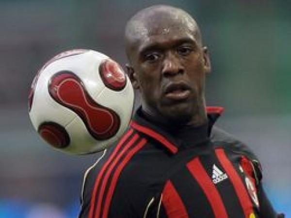 بالفيديو:  الهولندي \"سيدورف\" ينهمر بالبكاء بعد اقصاء ميلان...