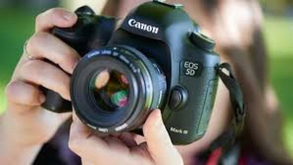 رسميا..التصوير من "تحت الملابس" جريمة جنائية