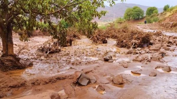 السيول تجرف شخصين آخرين بهذا الإقليم... بينهما تلميذة