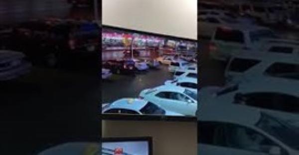 بالفيديو.. لحظة دهس رجل وامرأة أثناء عبورهما الطريق بالرياض