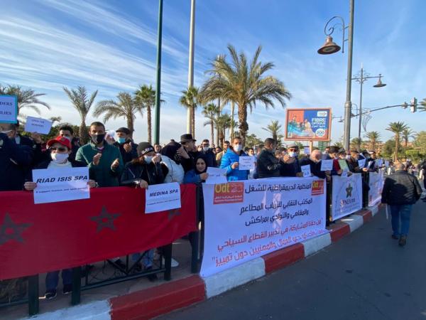 المتضررون من "إغلاق" المجال الجوي يحتجون بمراكش وسط حضور أمني مكثف (صور)