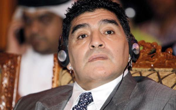 مارادونا‭ ‬يعتدي‭ ‬على‭ ‬مصور‭ ‬صحافي‭ ‬بالضرب