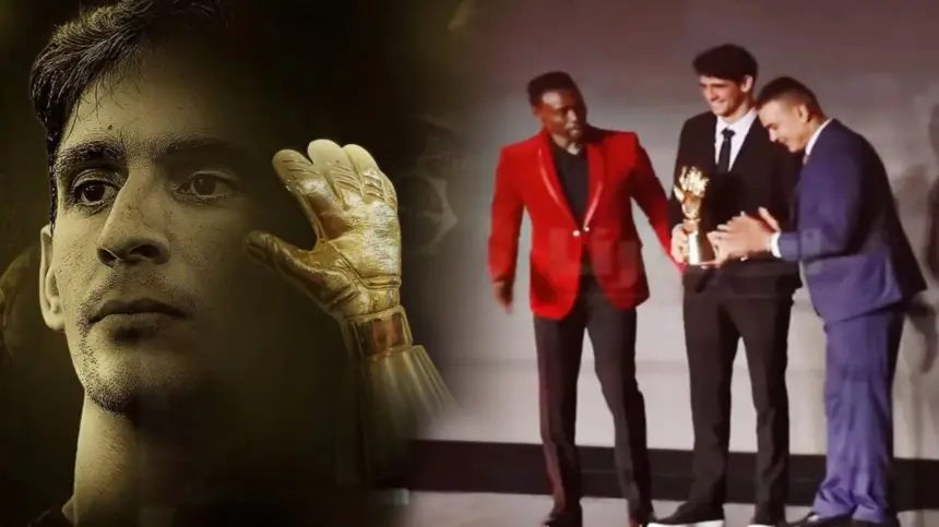 لحظة تتويج بونو بجائزة أفضل حارس في حفل جوائز الكاف