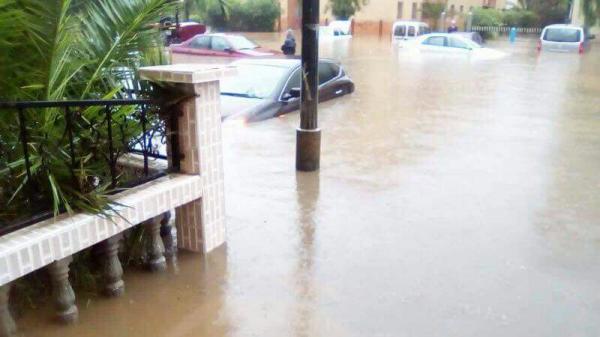 بعد الرباط وسلا ... سلا الجديدة تتنفس تحت الماء وفيسبوكيون يسخرون ويستنجدون بعلال القادوس