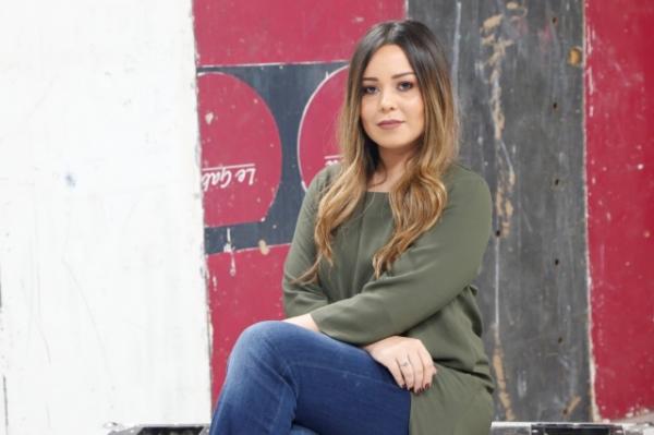 بالصورة ...ضجة فايسبوكية بسبب "قبلة ساخنة" من كوثر براني لزوجها