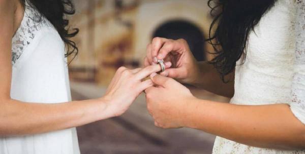 الزج بعارضة أزياء مغربية في قضية زواج فتاتين شاذتين جنسيا بمصر