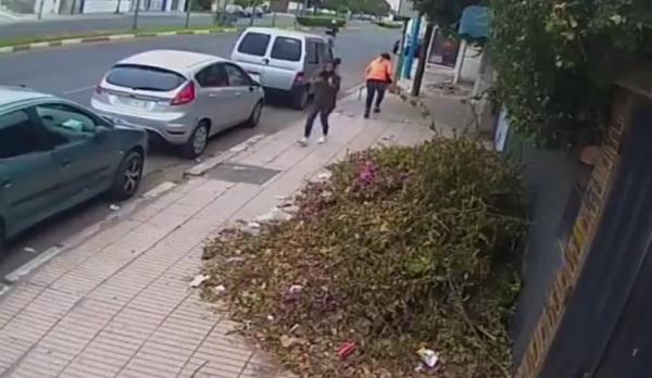 فتاة تتعرض للكريساج من طرف أخرى كانت راكبة مع صاحبها في موطور بالدارالبيضاء