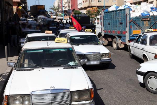 تمارة : زيادة درهم في تسعيرة " الطاكسيات " تشعل فتيل الغضب وسط صمت المسؤولين