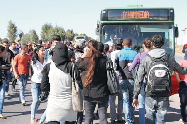 تلاميذ و طلبة المحمدية يحتجون بشدة على قرار شركة نقل المدينة و يصفونه بالجائر‏