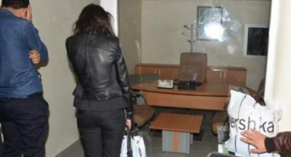 فضيحة من العيار الثقيل بتطوان...أستاذ جامعي يضبط زوجته بين أحضان زميله