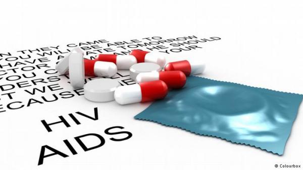 أخفى عنها إصابته بالإيدز فتم تغريمه بدفع 115 ألف يورو