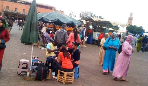 "حلايقي" يطعن زوجته في قلب ساحة جامع الفنا !