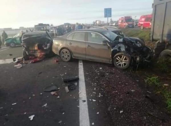 اصطدام غريب بين مجموعة من السيارات بالطريق السيار البيضاء مراكش(صور)