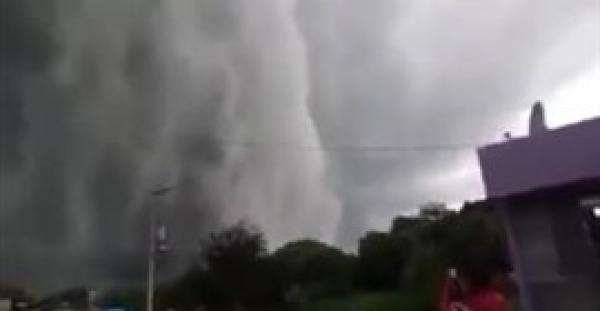 بالفيديو.. «سحابة الجحيم» تغطي مدينة مكسيكية بالكامل