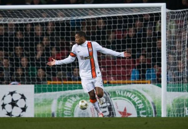 الاتحاد الأوروبي يوقف أدريانو بسبب هدفه "غير الأخلاقي"