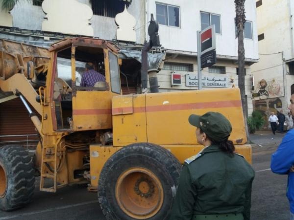 قائدة شابة تشرف على تحرير الملك العمومي بالدارالبيضاء