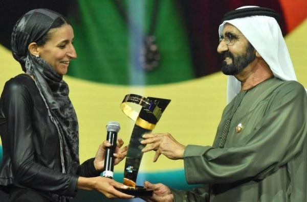 مغربية فعلت ما عجزت عنه الحكومات و توجها حاكم دبي بمكافأة مالية قدرها 360 مليون