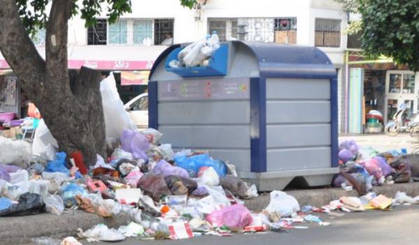 رسميا بالمغرب...غرامة تصل إلى مليوني سنتيم والحبس 6 أشهر لكل من يرمي الأزبال خارج الأماكن المخصصة لها