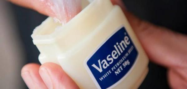 تعرفي على فوائد جديدة للفازلين
