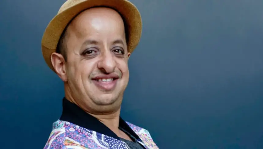 كوميدي مغربي يكسر حاجز الصمت ويكشف حقيقة مظهره الجسدي