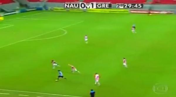 بالفيديو: لاعب برازيلي يقوم بثلاث قنطرات صغيرة بطريقة متتالية ضد نفس اللاعب 