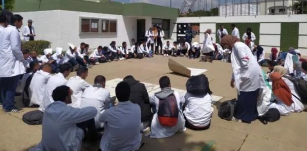 اعتصام ومبيت ليلي مفتوح لأساتذة متدربين .. التفاصيل