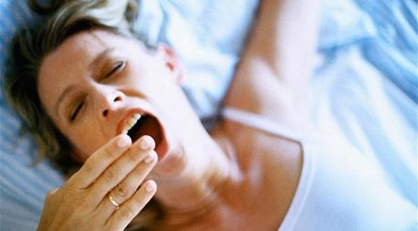 دراسة: التثاؤب يثبت أن النساء أكثر تعاطفاً من الرجال