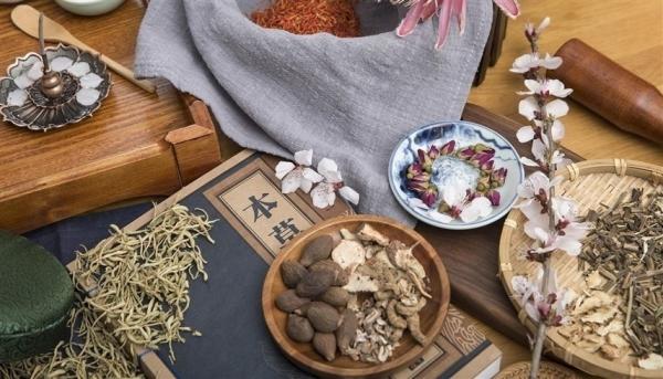 الصين تعزز قدرة خدمات الطب التقليدي في علاج كورونا