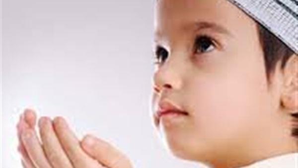 بين قرب الله من عباده ونزوله إلى السماء الدنيا