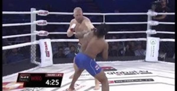 بالفيديو.. لاعب روسي يقضي على منافسه الأمريكي في 35 ثانية