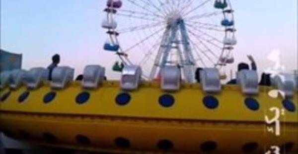 بالفيديو..كاميرا توثق حادثة  بلعبة ملاهي