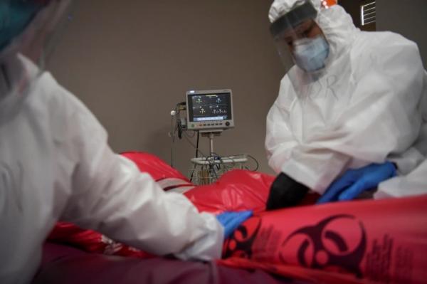 واقعة غريبة ..عائلة تتفاجأ بعودة رب الأسرة بعد الإعلان عن وفاته بفيروس كورونا