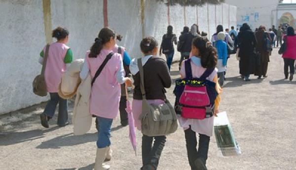 هكذا أصبحت السلطات المحلية تتدخل في الشأن التعليمي ...تأجيل الدراسة الحضورية وإلزام الأساتذة بإجراء تحاليل "كورونا" في بعض المناطق