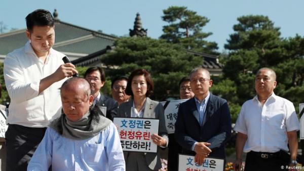 كوريا الجنوبية.. برلمانيون يحتجون بطريقة غريبة ضد وزير العدل