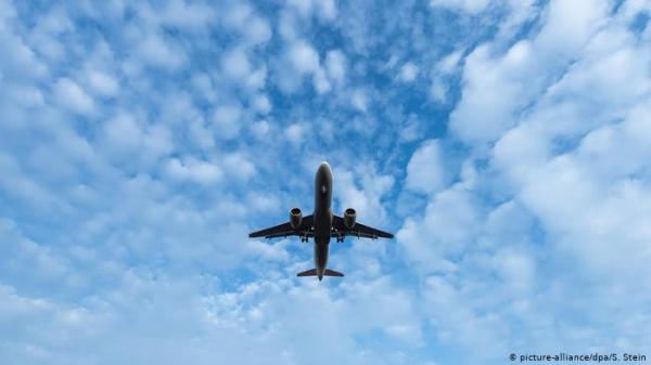 سيدة ألمانية تسافر على متن الطائرة رغم إصابتها بكورونا!