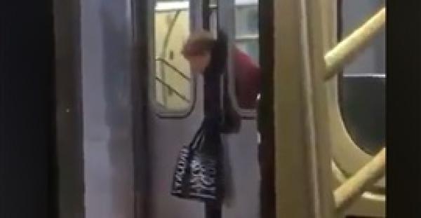 سخط عام ببلجيكا بسبب فيديو لمرأة علق عنقها في باب القطار دون ان يتدخل احد