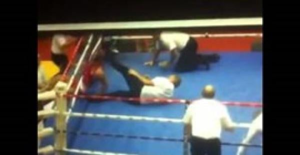 بالفيديو والصور.. ملاكم ينهال بالضرب على الحكم بعد إعلان هزيمته