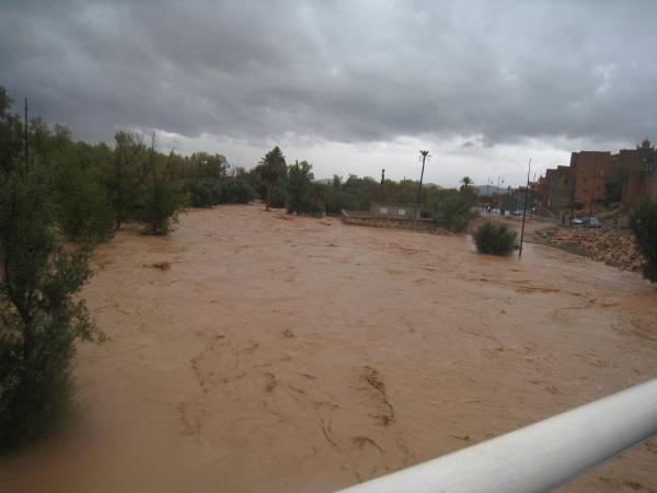 تنغير : فيضانات مفاجئة تحاصر ساكنة القرى الجبلية وتخلف خسائر في الأرواح وتدمر المحاصيل الزراعية